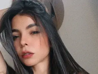 Streamate Sex Cam of LIZGENSY