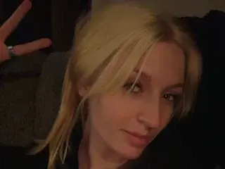 Streamate Sex Cam of LunethMirelda