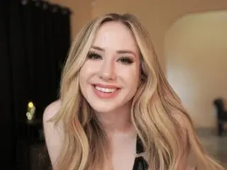 Streamate Nude Webcam of pintsizedblonde