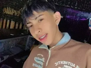Streamate Live Porn of Tommy_Foxx