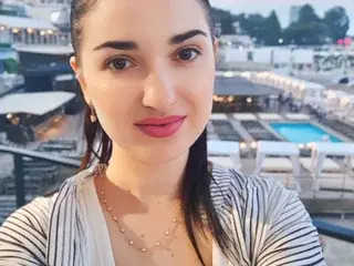 Streamate Best live sex cam show of Meri_Gold