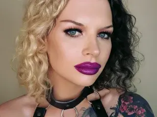 Streamate Live Sex Cam of MissAliceBlack