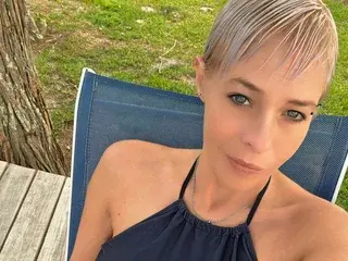 Streamate Nude Webcam of thesexymilf22