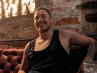 Streamate Live Sex Cam of Foxxxman