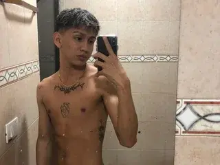 Streamate Live Sex Cam of OliverSmiith