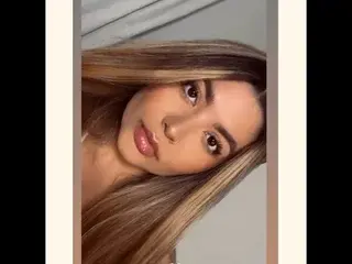 Streamate Live Porn of Laura_Montoy
