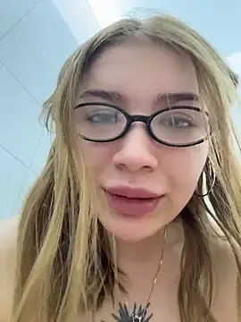 Stripchat Sex Chat of FlashTitsRoyal