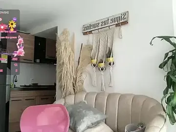 Stripchat Live Sex Cam of isa_fox_23