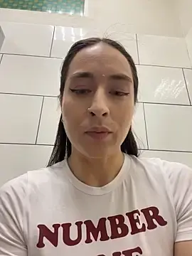 Stripchat Watch Live Sex Cams of Holly_Play