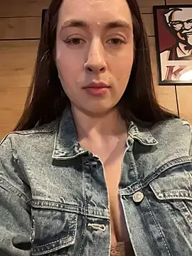 Stripchat Live Sex Cam of Holly_Play