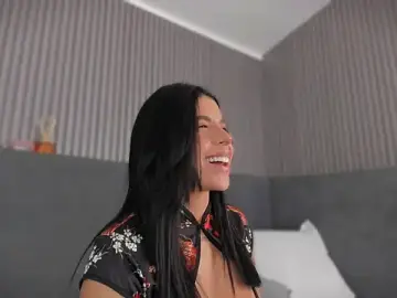 Stripchat Free Live Porn of emelie_89