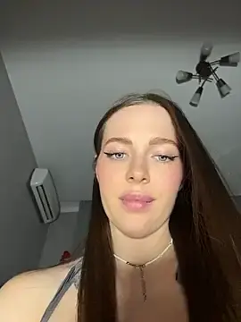Stripchat Sex Cam of -SweetDi-