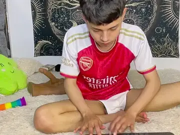 Stripchat Free Porn Cam of Andy_Belier23