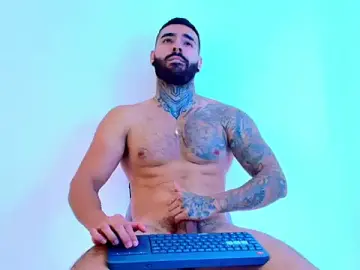 Stripchat Sex Cam of silvano_torres