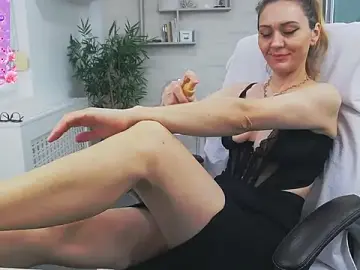 Stripchat Sex Chat of EllaMilf_