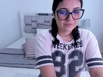 Stripchat Free Live Porn of Camilaa_bueno