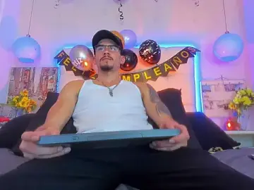 Stripchat Adult Webcam of SharonTygaX