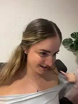 Stripchat Live Sex Cam of imlindapink