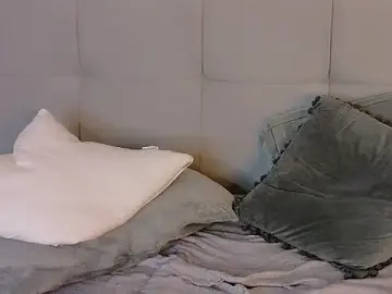 Stripchat Live Sex Cam of Nicolee_Saint