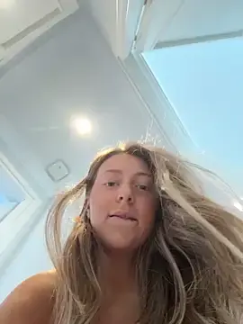 Stripchat Free Live Porn of curvyflawless