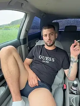 Stripchat Live Sex of Pablo_Hornyguy95