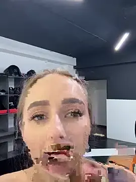 Stripchat Free Porn Cam of leonmessi3