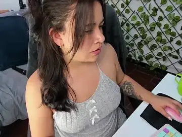 Stripchat Sex Cam of Amy_hoy69