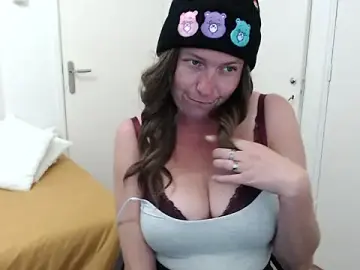 Stripchat Sex Cam of cumfun