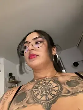 Stripchat Sex Cam of Rae_Lil_White