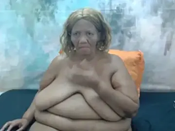 Stripchat Free Porn Cam of BossyBustyQueen