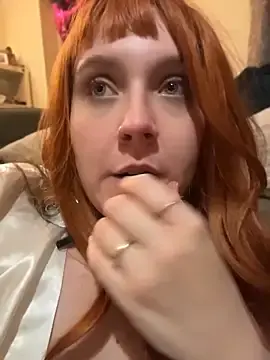 Stripchat Live Sex Cam of silvercurved