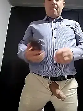 Stripchat Watch Live Sex Cams of BigCristh79