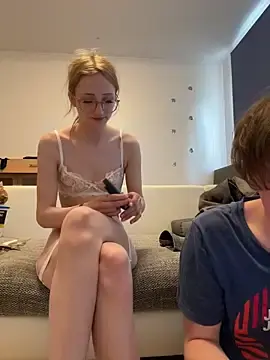 Stripchat Live Sex Cam of LauraundSteve_
