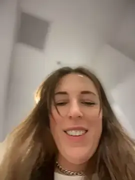 Stripchat Live Sex Cam of MommmyYummy