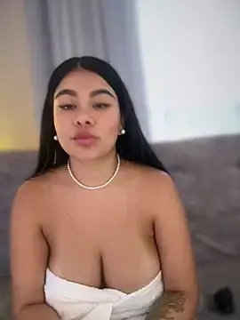 Stripchat Live Sex Cam of Issane_Peru