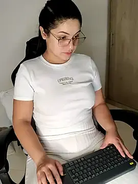 Stripchat Sex Cam of Lia_Hurley