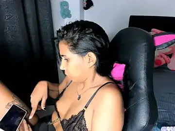 Stripchat Live Sex Cam of Keys_Victory