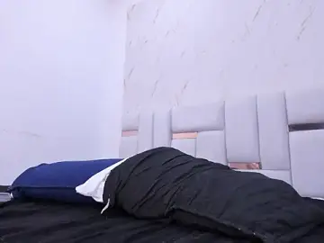 Stripchat Free Live Porn of violet_giraldo