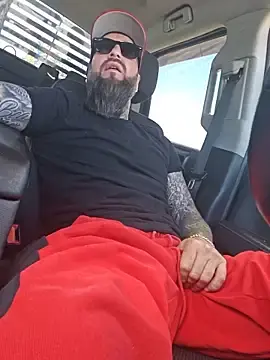Stripchat Free Live Porn of Beardedtattood