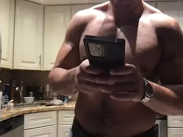 Stripchat Free Live Porn of BigGuyMuscle