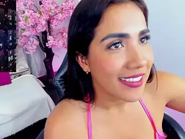 Stripchat Free Porn Cam of KAROLIVONNE