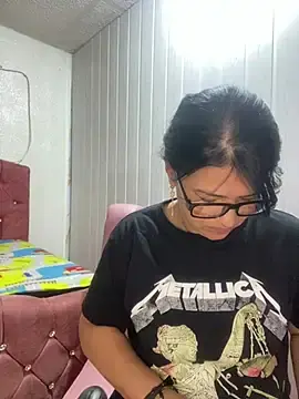 Stripchat Free Porn Cam of Selin_Sweet9