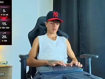 Stripchat Free Porn Cam of _CamiloBass
