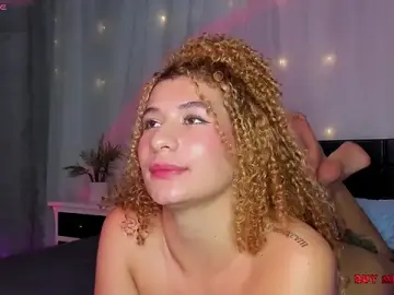 Stripchat Live Sex Cam of Evolet_Bee