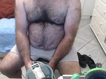 Stripchat Free Porn Cam of MysterBearMG