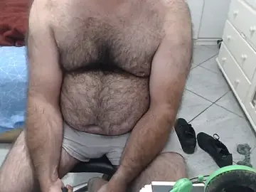 Stripchat Free Porn Cam of MysterBearMG