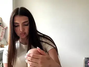 Stripchat Live Sex Cam of AlvinaMair