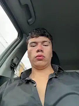 Stripchat Live Sex Cam of Logan_smith1