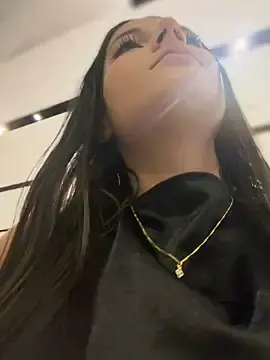 Stripchat Live Sex Cam of EmmiiGlow