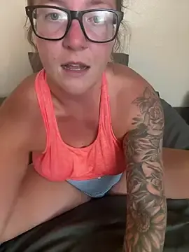 Stripchat Live Sex Cam of _ElizabethLove_